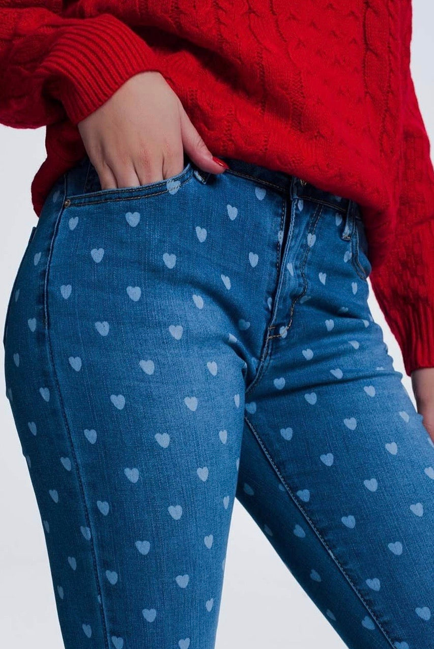 Skinny jeans in light denim with hearts print